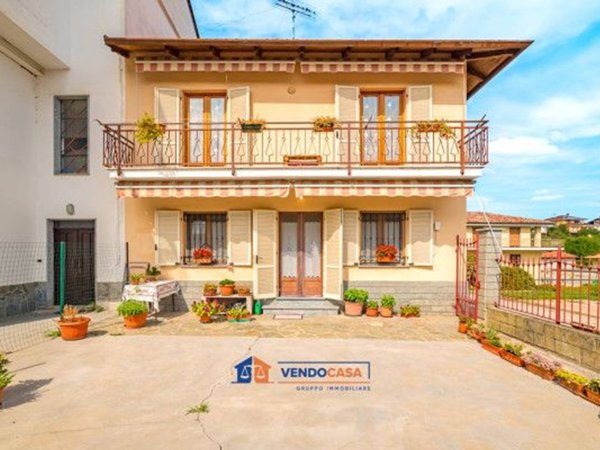 casa indipendente in vendita a Santa Vittoria d'Alba in zona Case Nuove