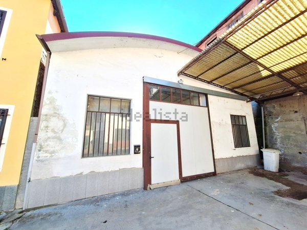 capannone in vendita a Santa Vittoria d'Alba in zona Cinzano