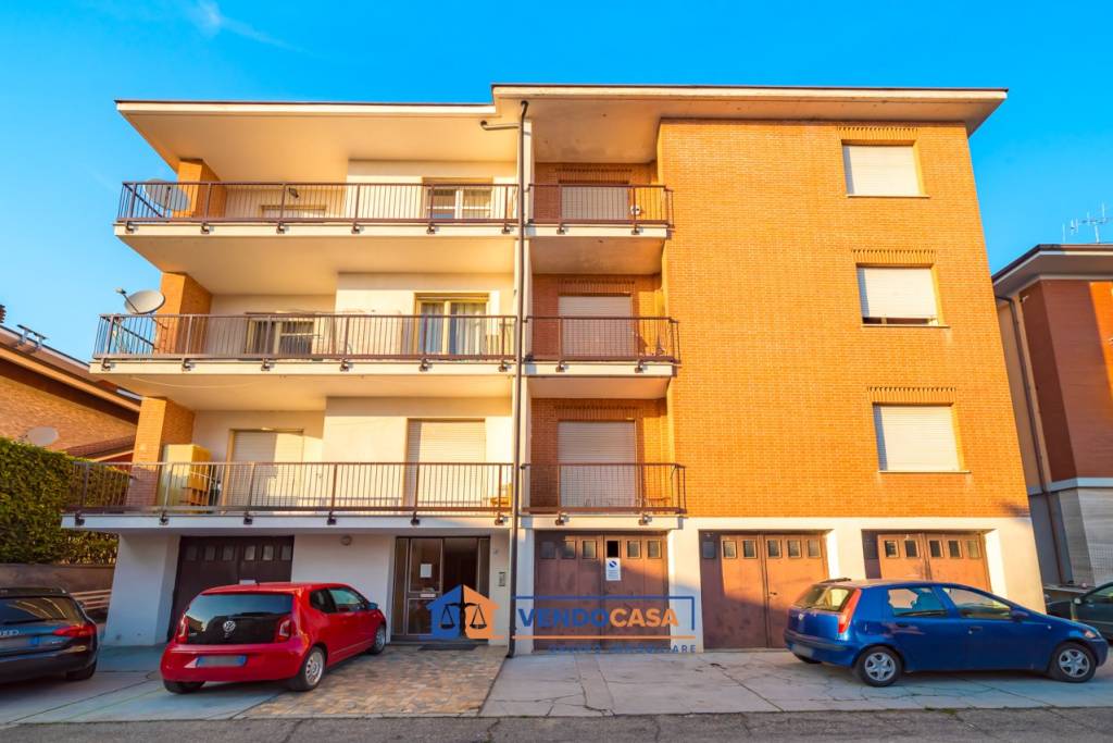 appartamento in vendita a Santa Vittoria d'Alba in zona Cinzano