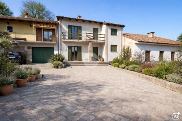 casa indipendente in vendita a Santa Vittoria d'Alba in zona Cinzano