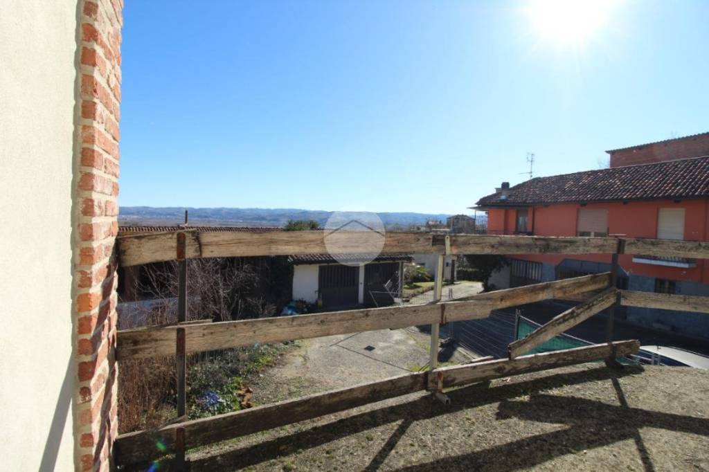 casa indipendente in vendita a Santa Vittoria d'Alba in zona Cinzano
