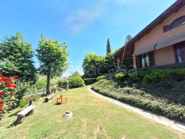 casa indipendente in vendita a Santa Vittoria d'Alba in zona Cinzano