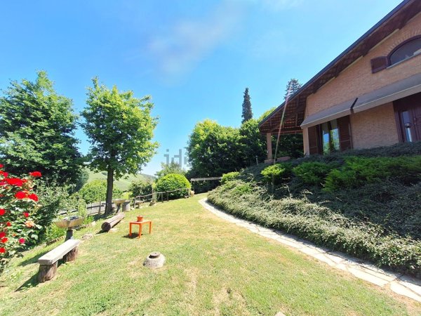 casa indipendente in vendita a Santa Vittoria d'Alba in zona Case Nuove