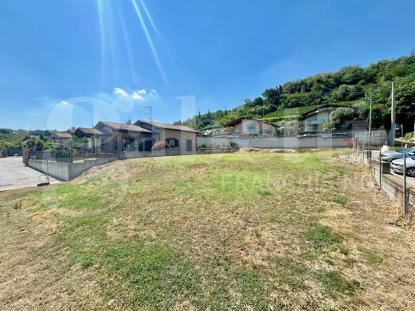 terreno edificabile in vendita a Santa Vittoria d'Alba in zona Cinzano