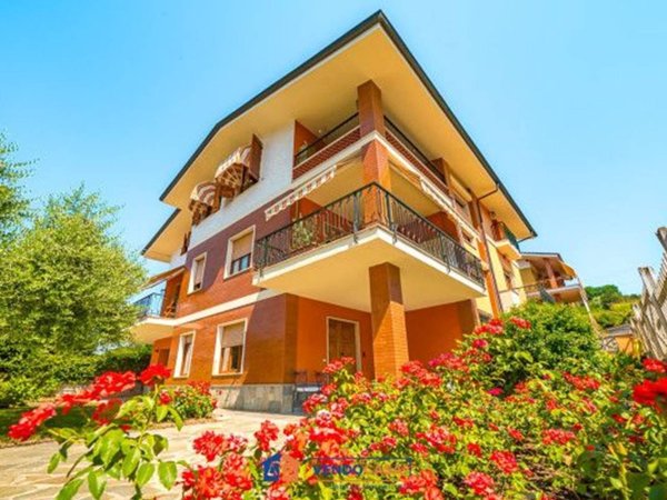 casa indipendente in vendita a Santa Vittoria d'Alba in zona Cinzano