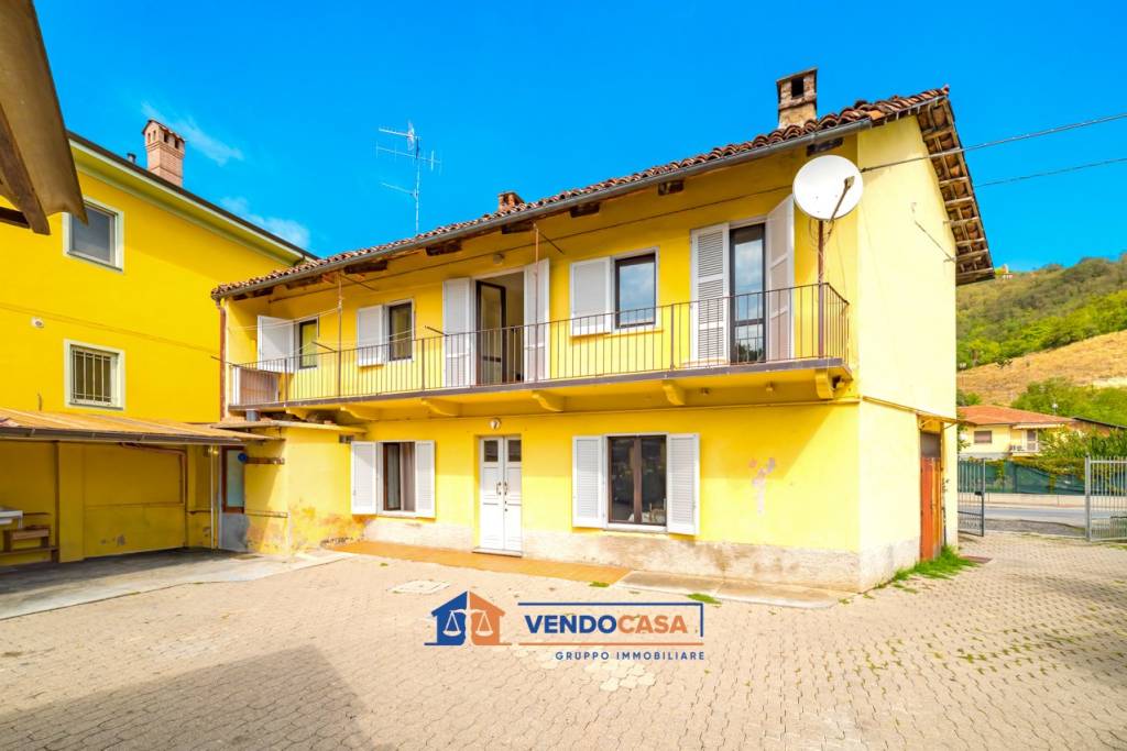 casa indipendente in vendita a Santa Vittoria d'Alba in zona Cinzano