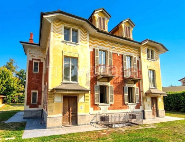 casa indipendente in vendita a Santa Vittoria d'Alba in zona Cinzano