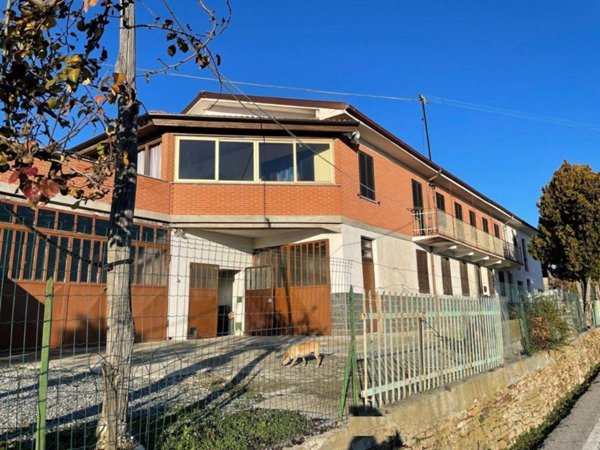 casa indipendente in vendita a Santo Stefano Belbo in zona Camo