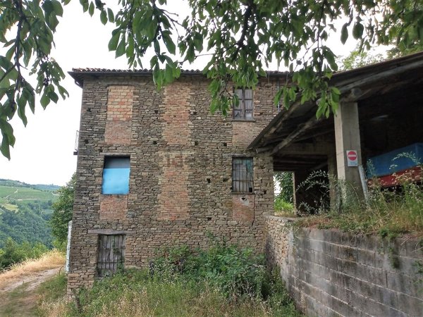 casa indipendente in vendita a Santo Stefano Belbo