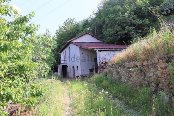 casa indipendente in vendita a Santo Stefano Belbo