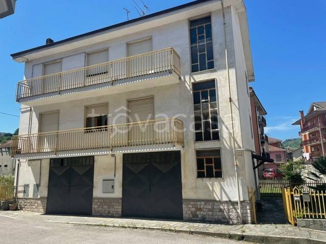 casa indipendente in vendita a Santo Stefano Belbo