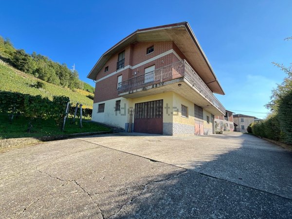 casa indipendente in vendita a Santo Stefano Belbo