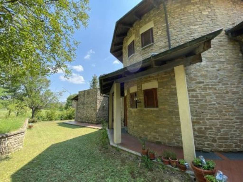 casa indipendente in vendita a Santo Stefano Belbo