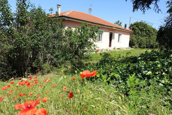 casa indipendente in vendita a Santo Stefano Belbo
