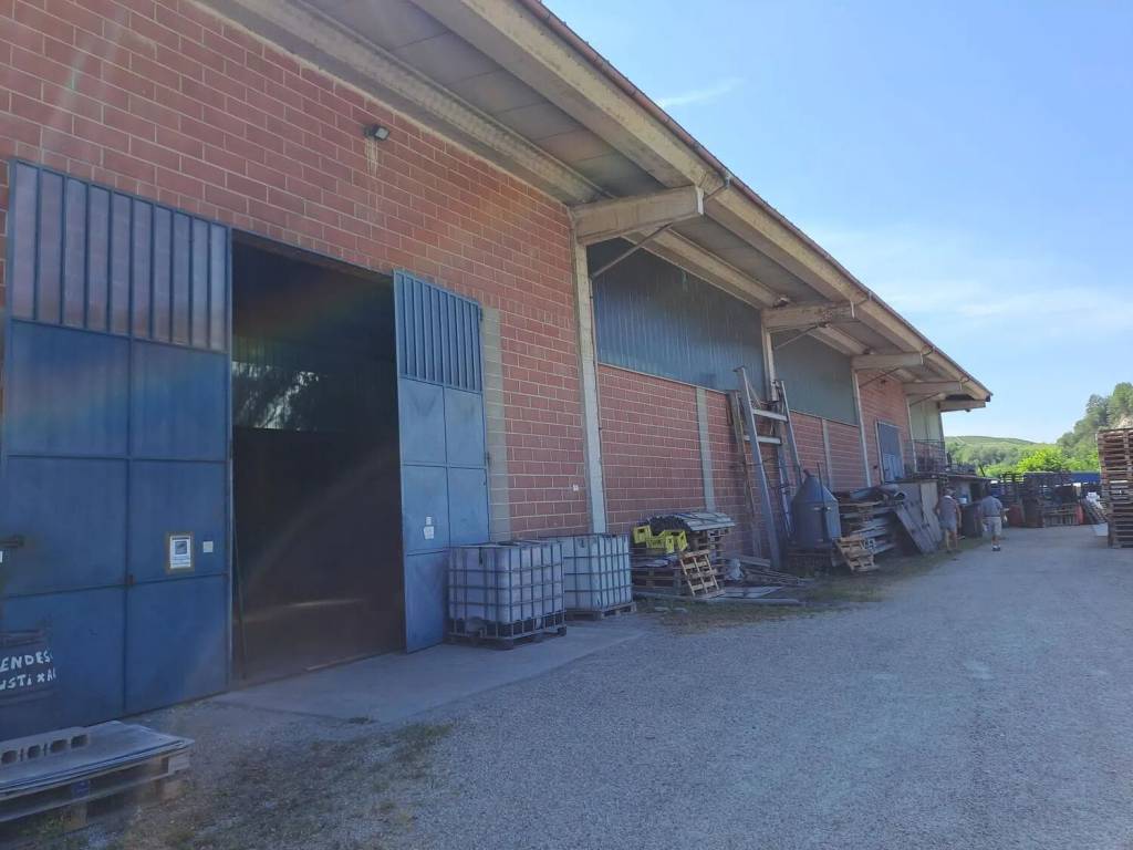 locale commerciale in vendita a Santo Stefano Belbo