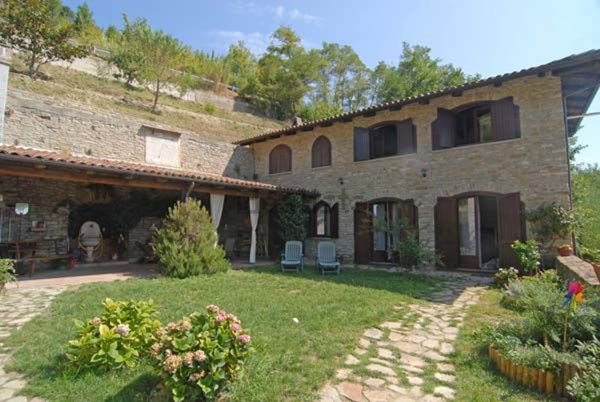 casa indipendente in vendita a Santo Stefano Belbo in zona Camo