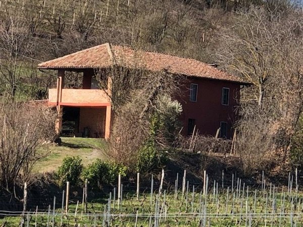 casa indipendente in vendita a Santo Stefano Belbo