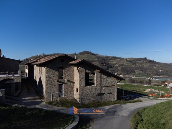 casa indipendente in vendita a Santo Stefano Belbo
