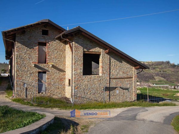 casa indipendente in vendita a Santo Stefano Belbo