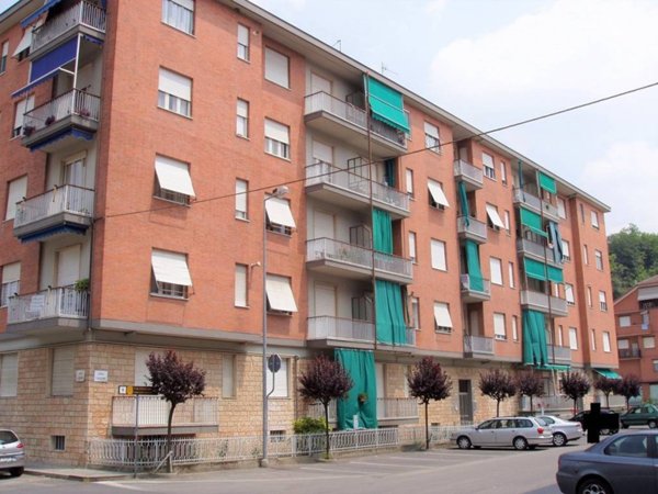 locale commerciale in vendita a Santo Stefano Belbo