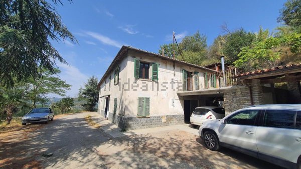 casa indipendente in vendita a Santo Stefano Belbo