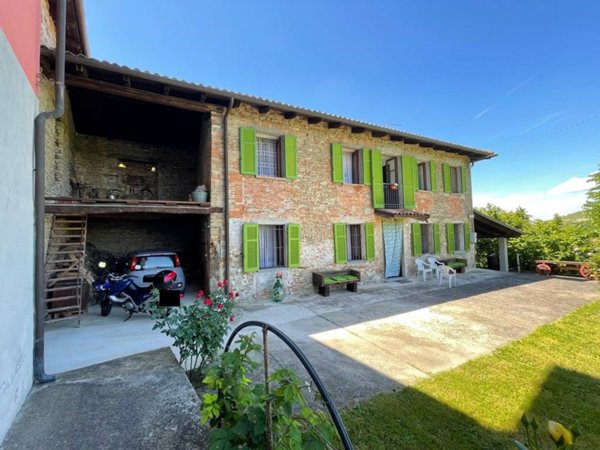 casa indipendente in vendita a Santo Stefano Belbo