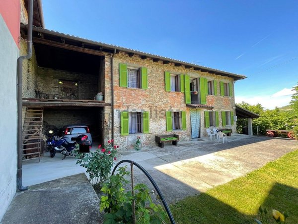 casa indipendente in vendita a Santo Stefano Belbo