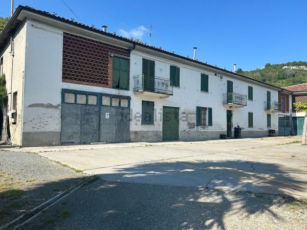 casa indipendente in vendita a Santo Stefano Belbo