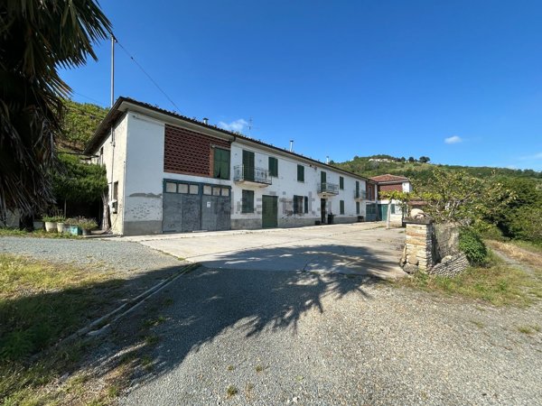 casa indipendente in vendita a Santo Stefano Belbo