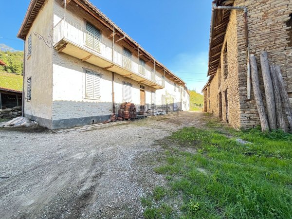 casale in vendita a Santo Stefano Belbo