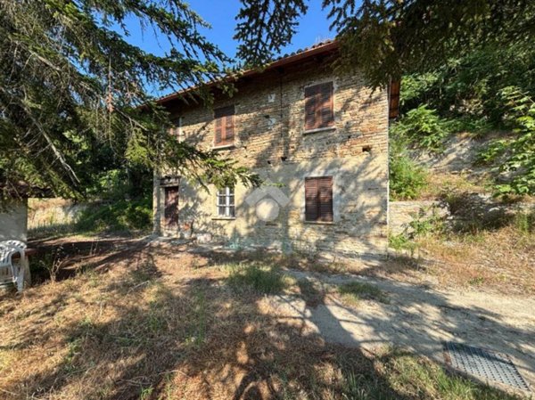 casa indipendente in vendita a Santo Stefano Belbo