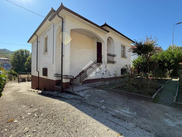casa indipendente in vendita a Santo Stefano Belbo