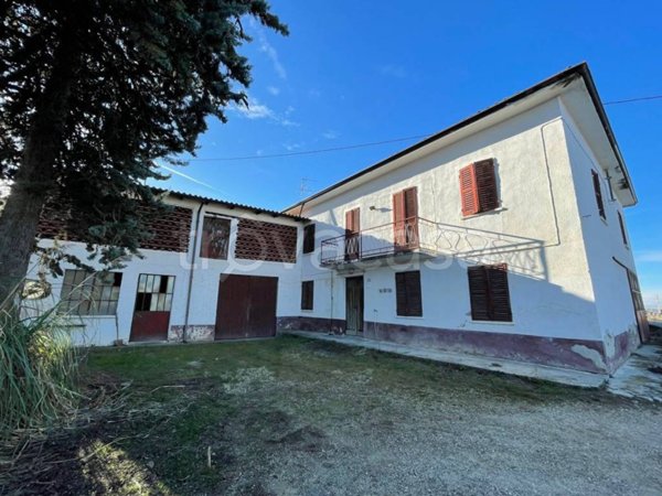 casa indipendente in vendita a Santo Stefano Belbo