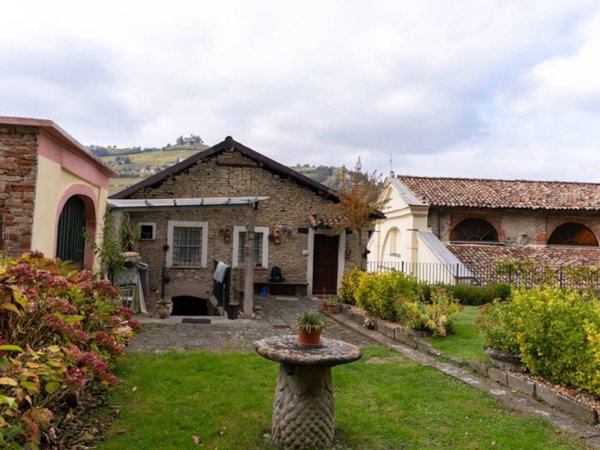 casa indipendente in vendita a Santo Stefano Belbo