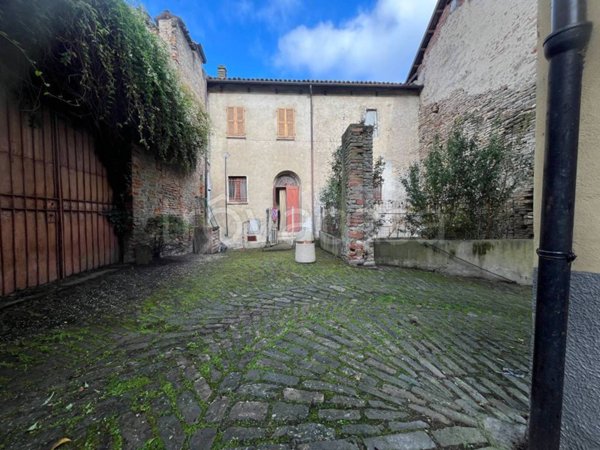 casa indipendente in vendita a Santo Stefano Belbo