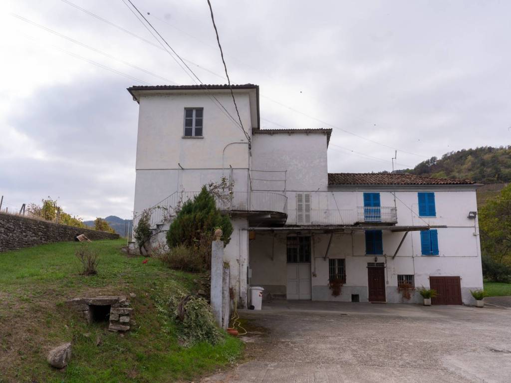 casa indipendente in vendita a Santo Stefano Belbo