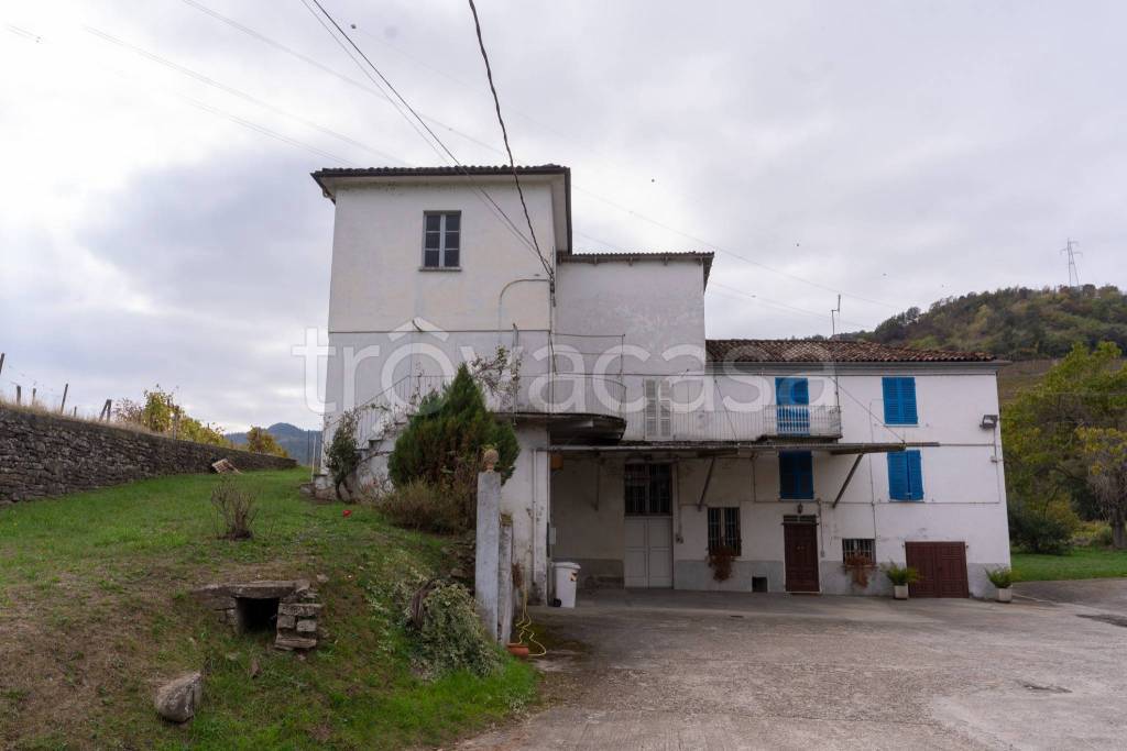 casa indipendente in vendita a Santo Stefano Belbo
