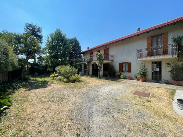 casa indipendente in vendita a Santo Stefano Belbo