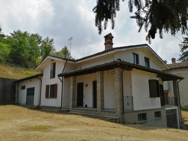 casa indipendente in vendita a Santo Stefano Belbo