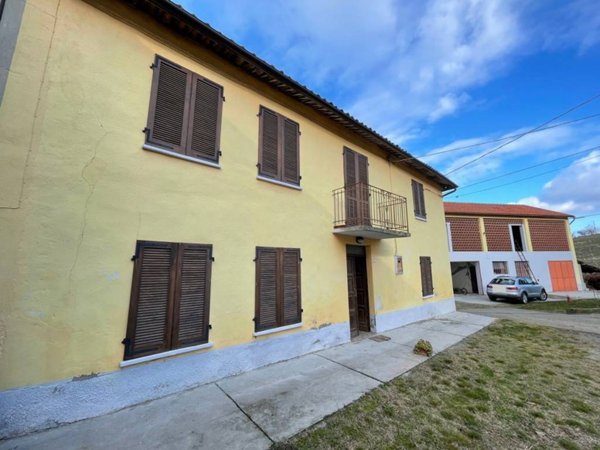 casa indipendente in vendita a Santo Stefano Belbo