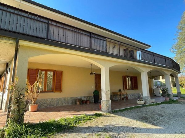 casa indipendente in vendita a Santo Stefano Belbo