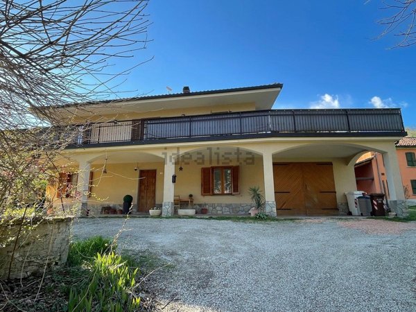 casa indipendente in vendita a Santo Stefano Belbo