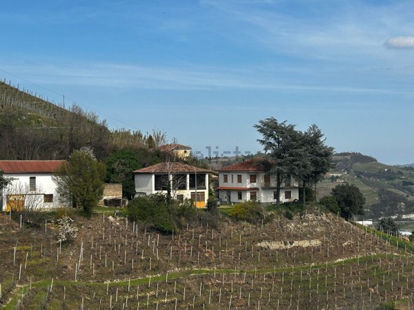casa indipendente in vendita a Santo Stefano Belbo