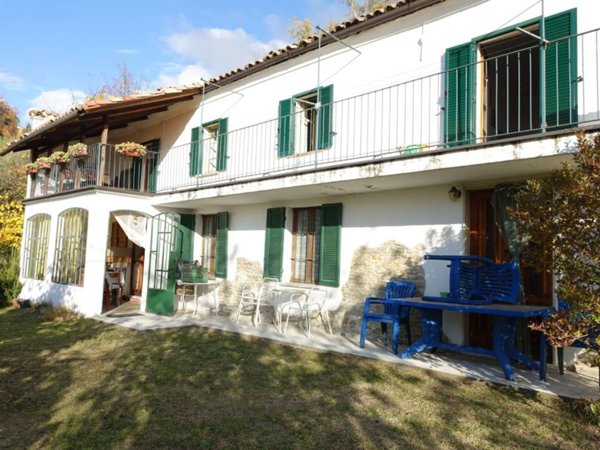 casa indipendente in vendita a Santo Stefano Belbo