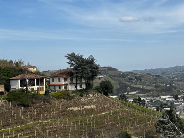 casa indipendente in vendita a Santo Stefano Belbo