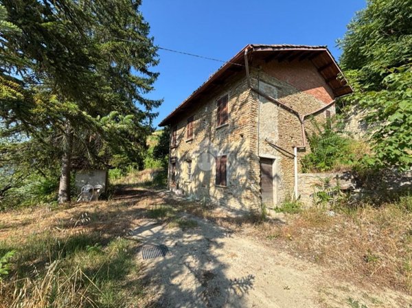 casa indipendente in vendita a Santo Stefano Belbo
