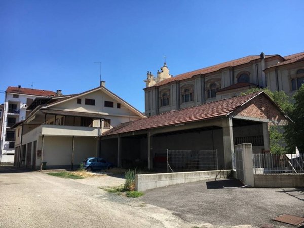 locale commerciale in vendita a Santo Stefano Belbo