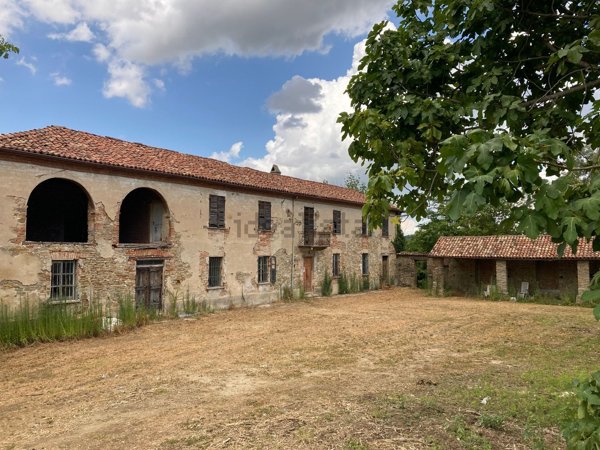 casa indipendente in vendita a Santo Stefano Belbo