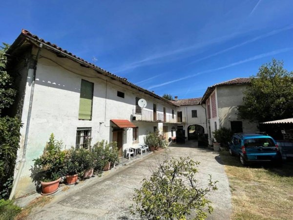 casa indipendente in vendita a Santo Stefano Belbo