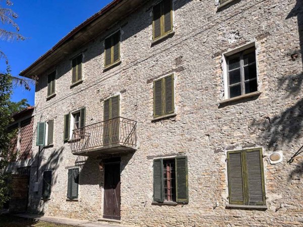 casa indipendente in vendita a Santo Stefano Belbo
